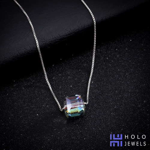 holo-necklace-2019